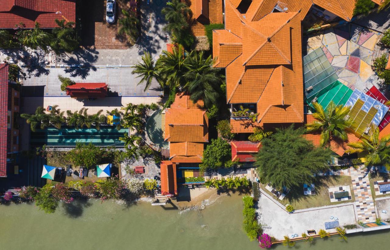 Lost Paradise Resort Бату Феринги Екстериор снимка